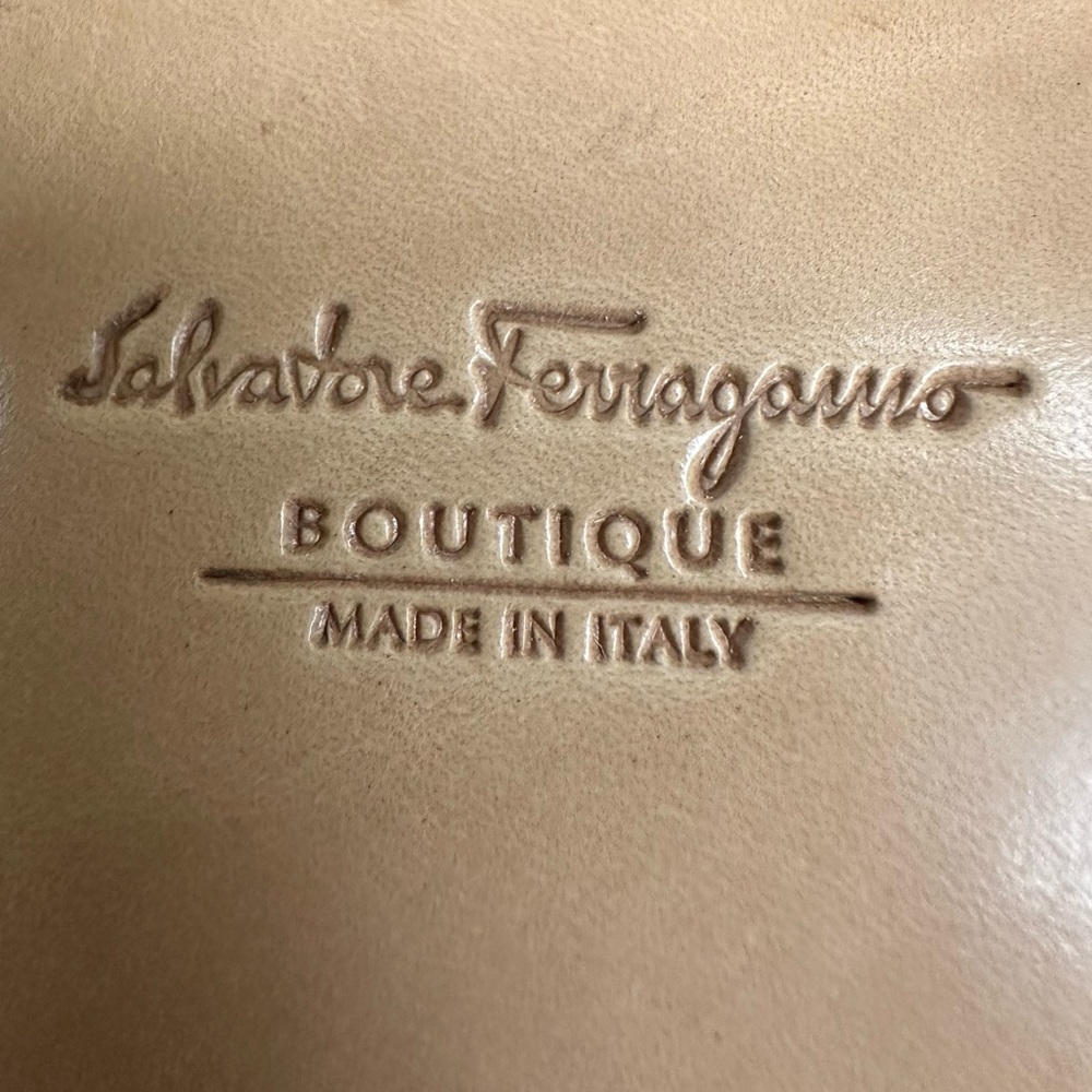 Salvatore Ferragamo Made in Italy Leather Women’s Sandals - Size: 8 1/2 B - Picture 13 of 16